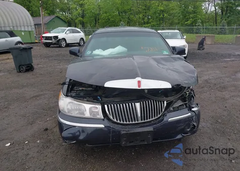 2000 Lincoln Town Car Signature из США, поврежденный, VIN 1LNHM82W1YY893845